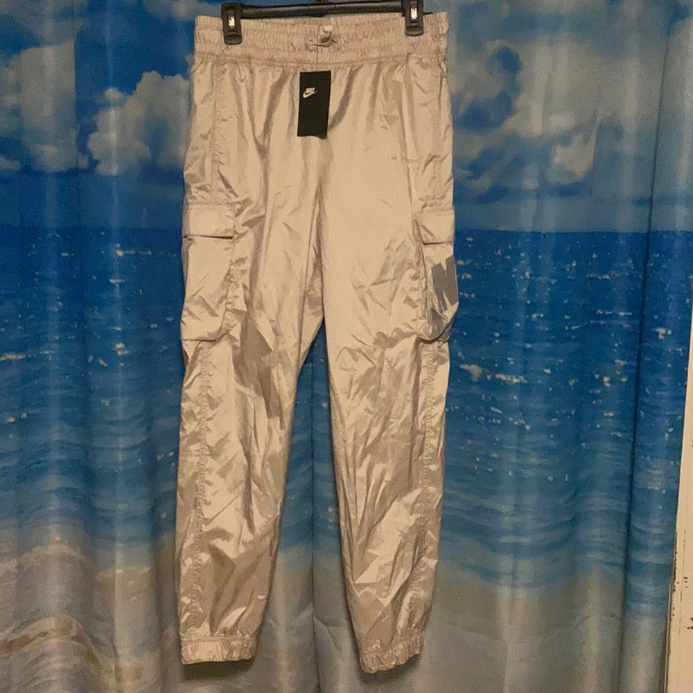 Brand new women’s athletic Nike cargo pants